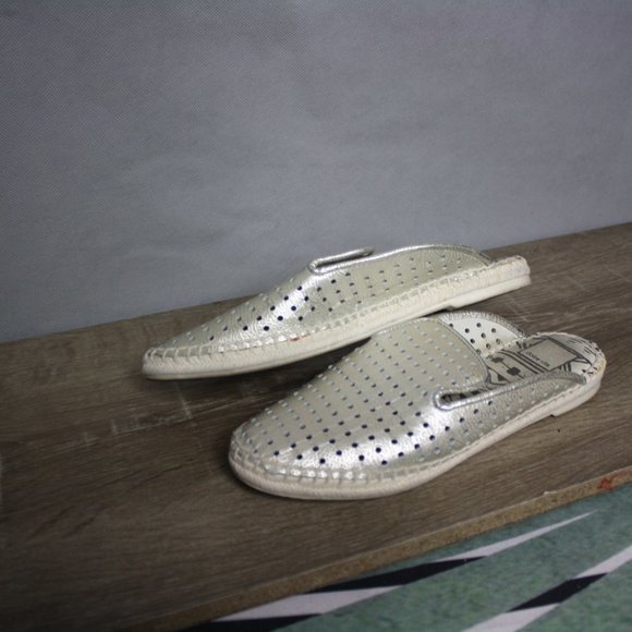 Dolce Vita Perforated Leather Espadrille Mules 🌵8 - Picture 3 of 8